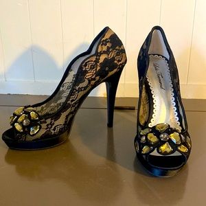 Black lace beautiful heels ready for a night in the town 💃🏼